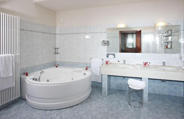 Hotel Gabarda Carpi Esterno foto