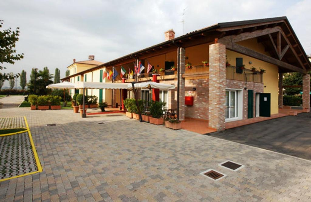 Hotel Gabarda Carpi Esterno foto